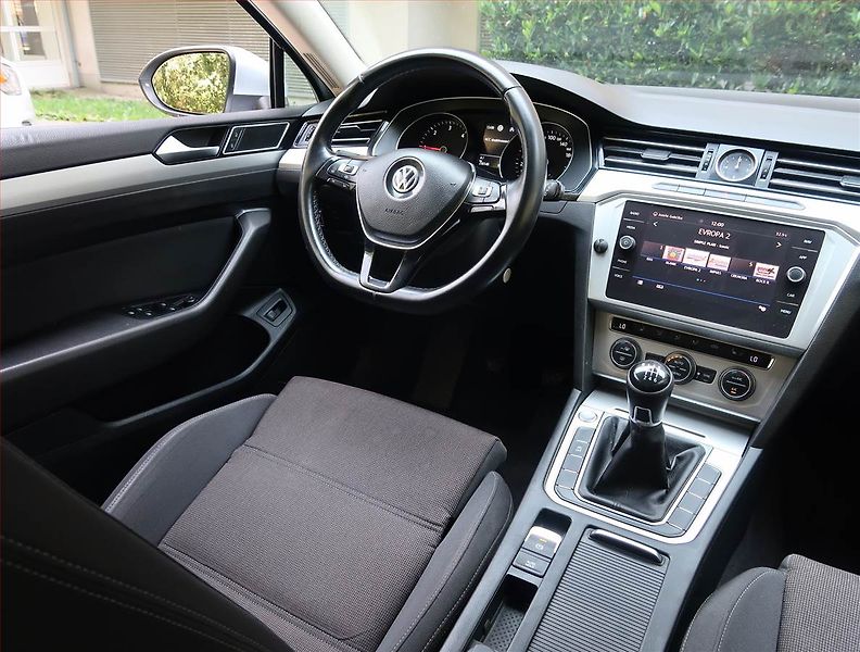 Volkswagen Passat (2019) 2.0 TDI, Navi, Tempomat - fotka 7 z 20