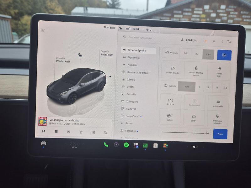 Tesla Model Y RWD 220kw TZ SOH 93,6 % - fotka 19 z 49