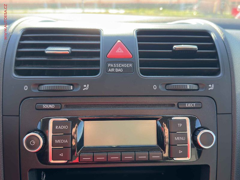 Volkswagen Golf (2009) 1.4i, 1.maj, AC - fotka 14 z 17