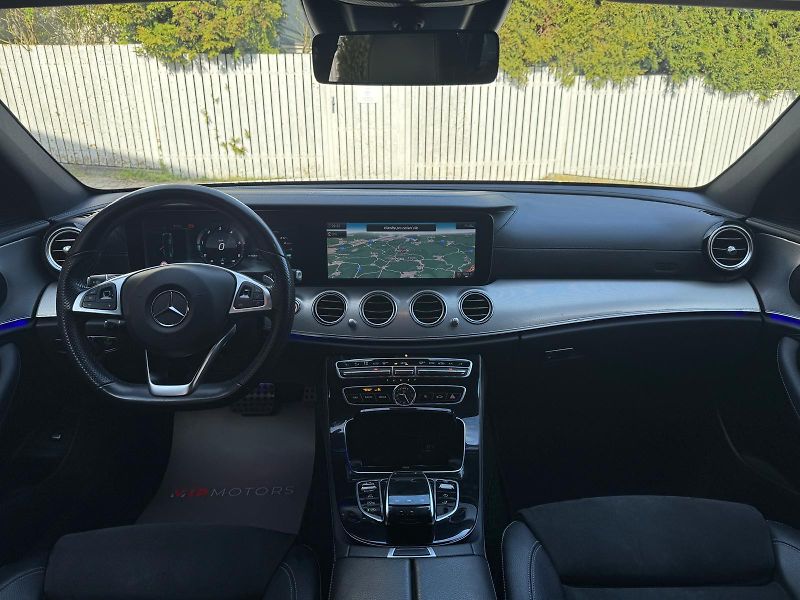 Mercedes-Benz Třídy E E220d-4M-AMG-ČR - fotka 13 z 28