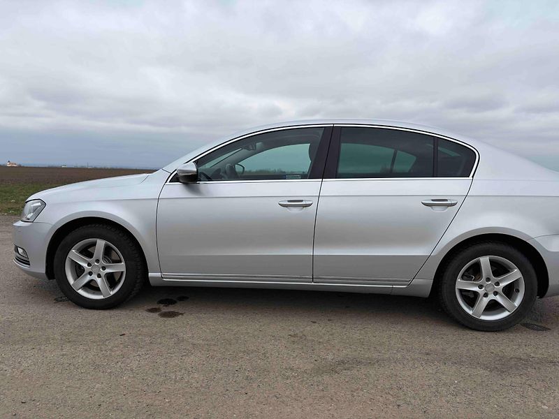 Volkswagen Passat (2012) 2.0 /103kW - fotka 7 z 15