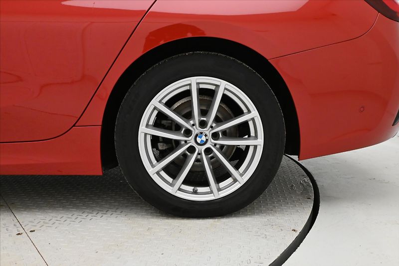 BMW Řada 3 2,0 320d 140 kW Steptronic Zár - fotka 32 z 32