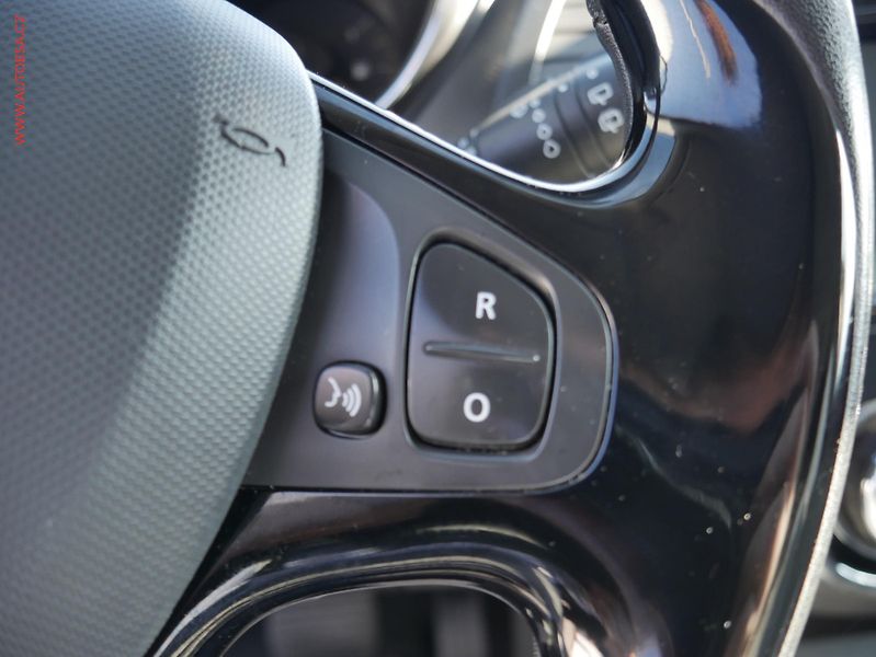 Renault Captur (2016) 1.2 TCe, AT, park.asist - fotka 13 z 15