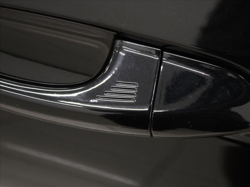 Ford Mustang 5,0 V8 331kW AT 26 700km! EU - fotka 23 z 24