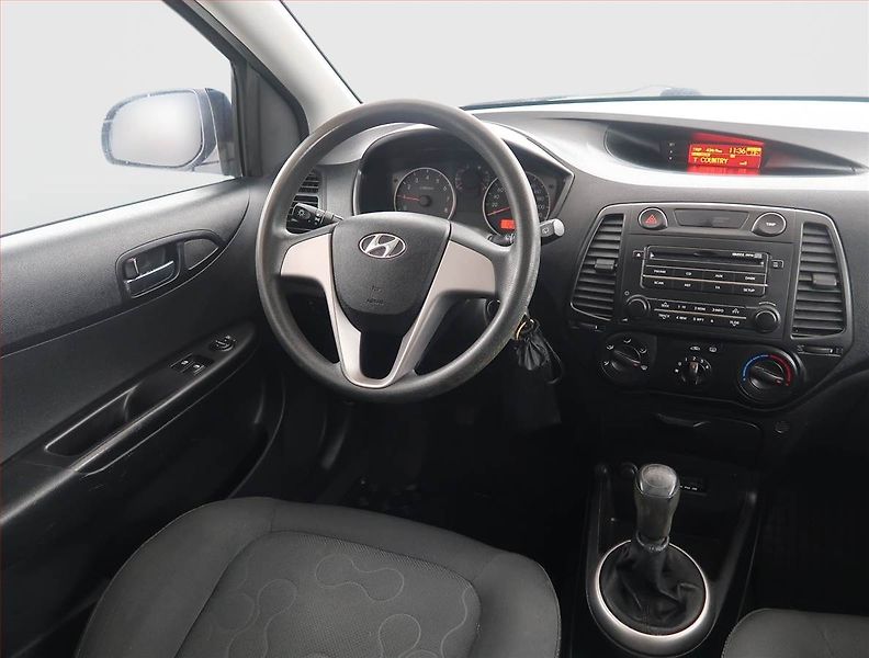 Hyundai i20 (2009) 1.4, Tažné, za skvělou cenu - fotka 7 z 14