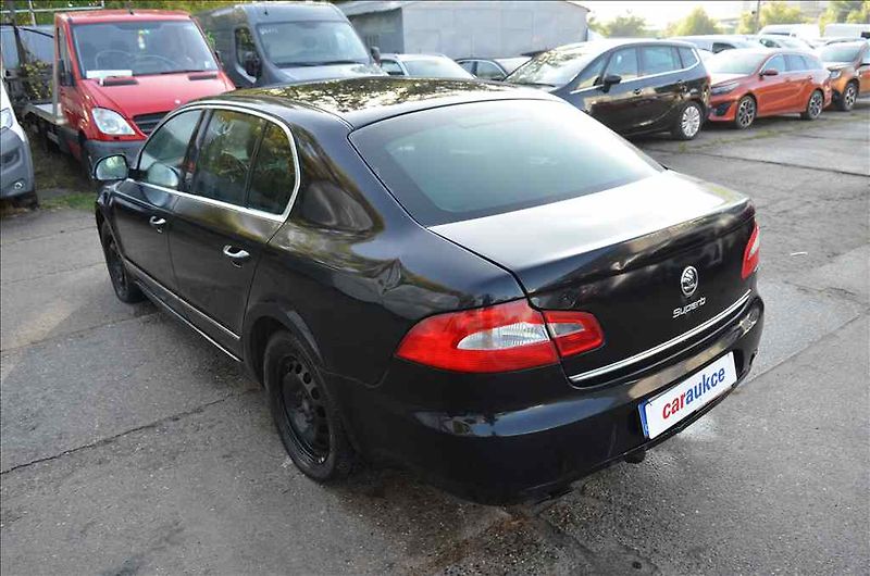 Škoda Superb (2011) 2,0 TDI - fotka 6 z 35