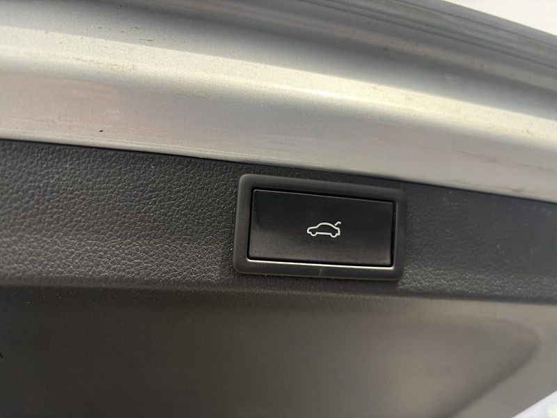 Škoda Octavia 2.0TDI 110 kW DSG TOP SELECTIO - fotka 16 z 22