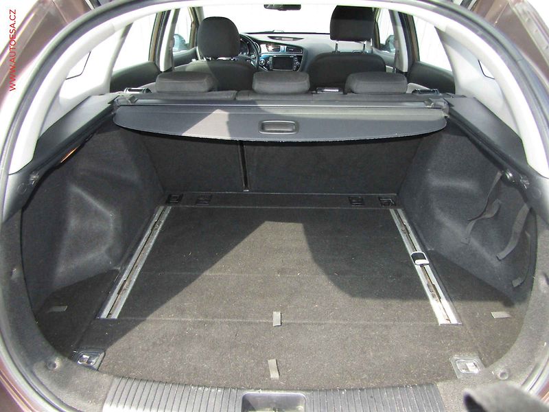 Kia Ceed (2012) 1.6 GDi, Spirit, AT, xenon - fotka 7 z 18