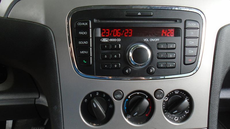 Ford Galaxy 2.0 benzin 107 kw Facelift - fotka 20 z 34