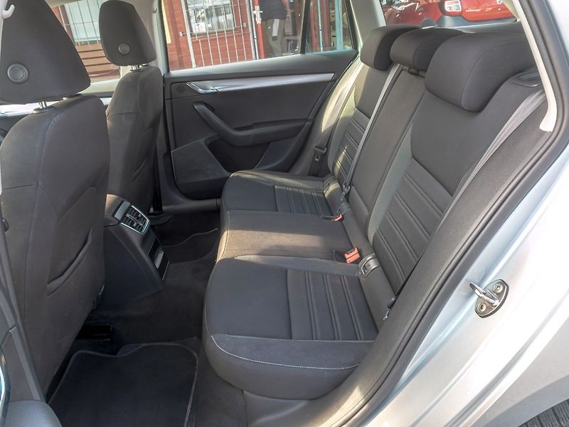 Škoda Octavia (2020) ČR 8/20 2.0TDI 110KW–NAVIGACE - fotka 38 z 43