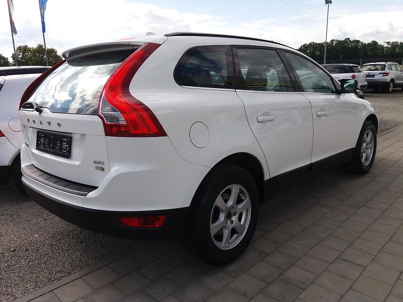 Volvo XC60 2.4D,129kW,KŮŽE ,SERVI.KNÍŽKA! - fotka 4 z 24