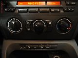 BMW X1 (2010) 2.0 D xDrive18d, AC, park - náhled 13