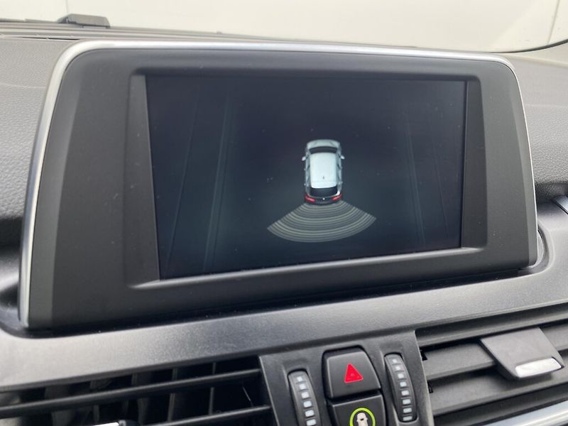 BMW Řada 2 216i 80 kW Active tourer - fotka 21 z 28