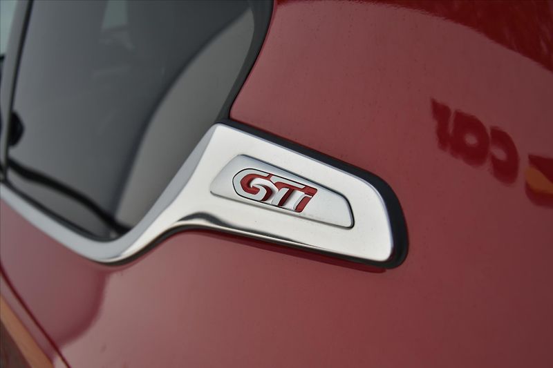 Peugeot 208 GTI 1.6 Ti 153kW PANORAMA ČR - fotka 12 z 22