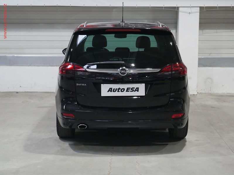 Opel Zafira (2018) 2.0 Tourer, Automat - fotka 5 z 20
