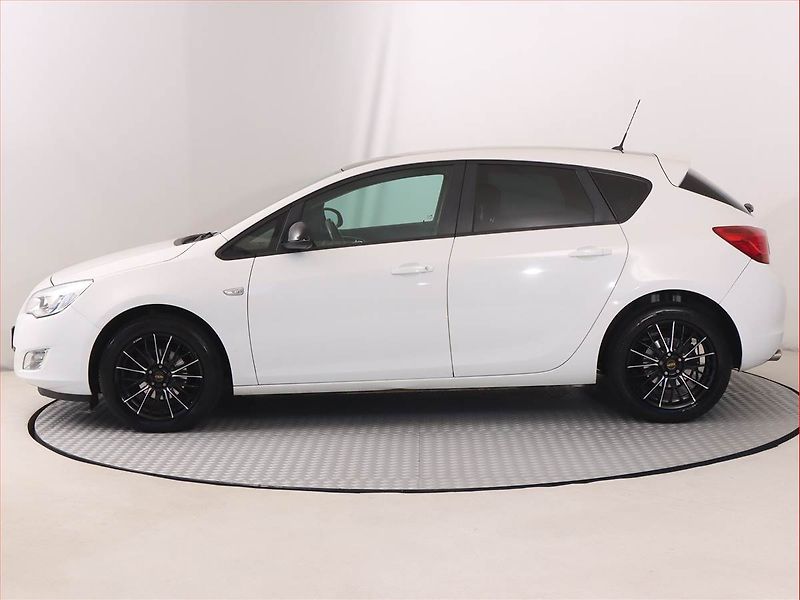 Opel Astra (2012) 1.4 T, Tempomat - fotka 3 z 15