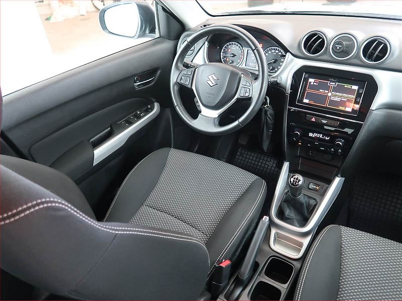 Suzuki Vitara (2018) Premium 1.6 VVT, ČR,1.maj - fotka 7 z 21
