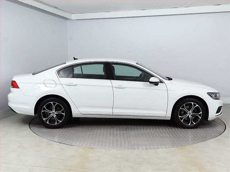 Volkswagen Passat (2020) Business 1.5 TSI, Serv.kniha - fotka 6 z 16