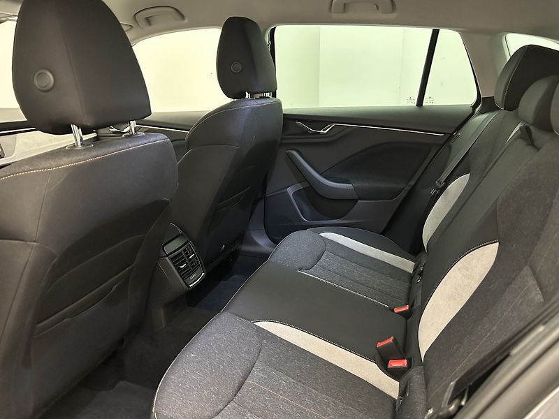 Škoda Scala 1.0 TSI Selection - fotka 18 z 25