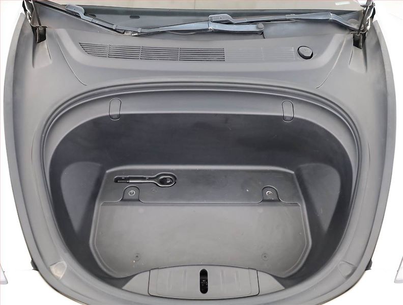 Tesla Model 3 (2019) Std Range Plus 52kWh, SoH 79% - fotka 19 z 22
