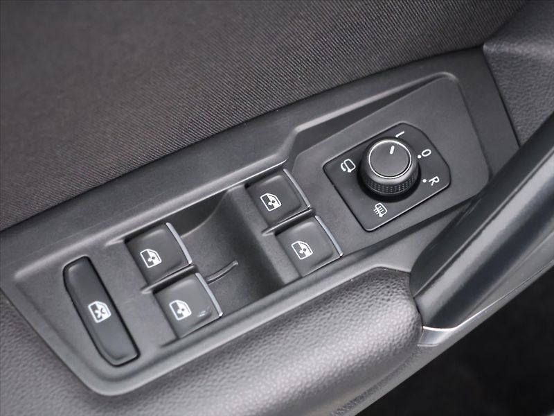 Volkswagen Tiguan 1,4 TSI DSG R-line matrix virt - fotka 15 z 36