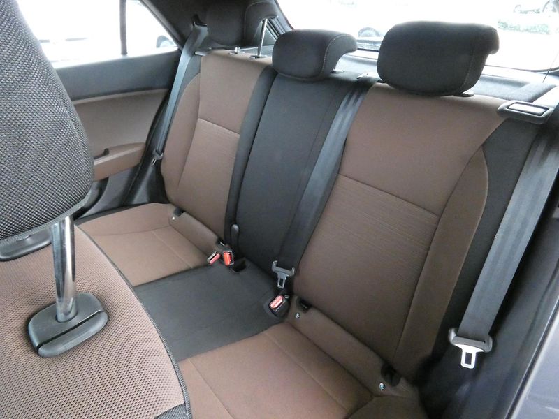Hyundai i20 1,2 /55kW - fotka 24 z 30
