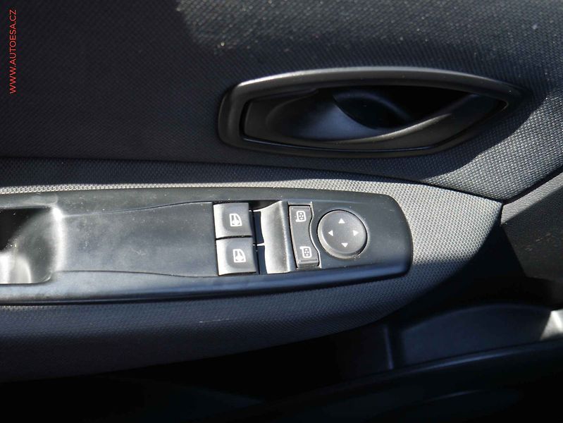 Renault Scénic (2010) 1.5dCi, AC, temp - fotka 11 z 16