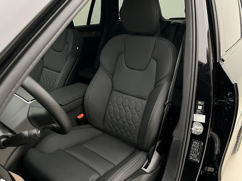 Volvo XC90 T8 AWD RECHARGE PLUS DARK AUT - fotka 19 z 48