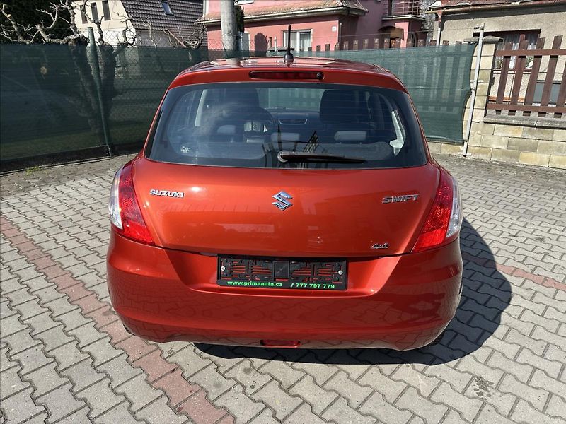 Suzuki Swift 1,2 4x4 - fotka 4 z 18