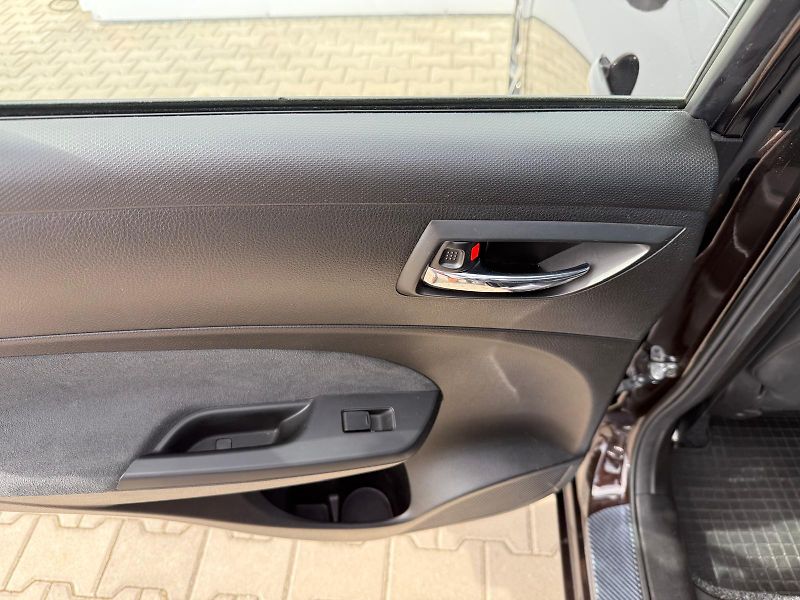 Suzuki Swift 1,2i 69kW - fotka 21 z 25