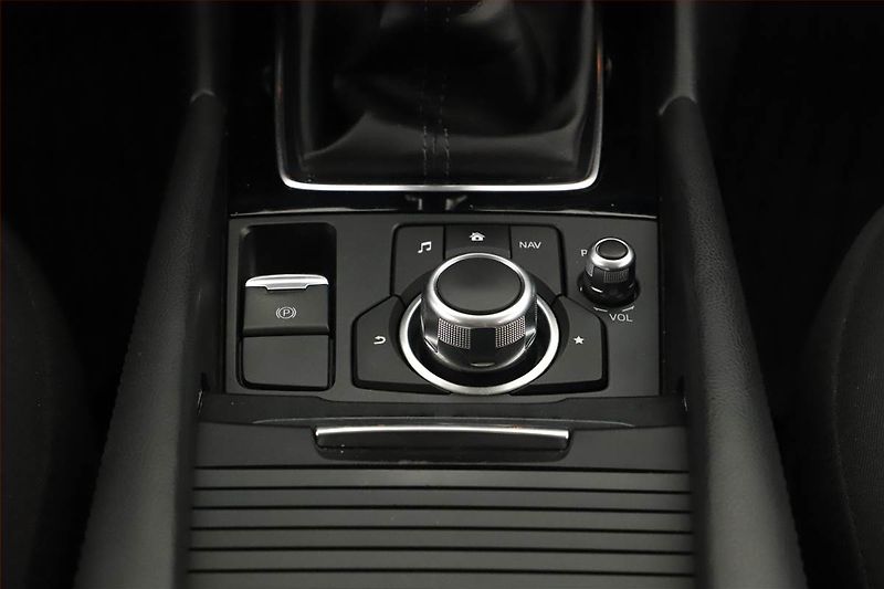 Mazda 3 (2017) 2.0 Skyactiv-G, Serv.kniha - fotka 14 z 15