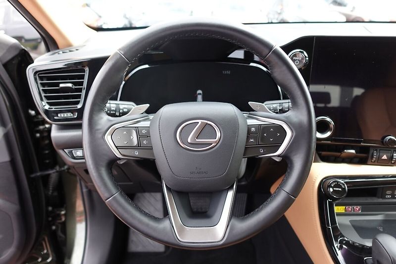 Lexus NX 350h NX350h Executive Top 4x4 - fotka 19 z 34