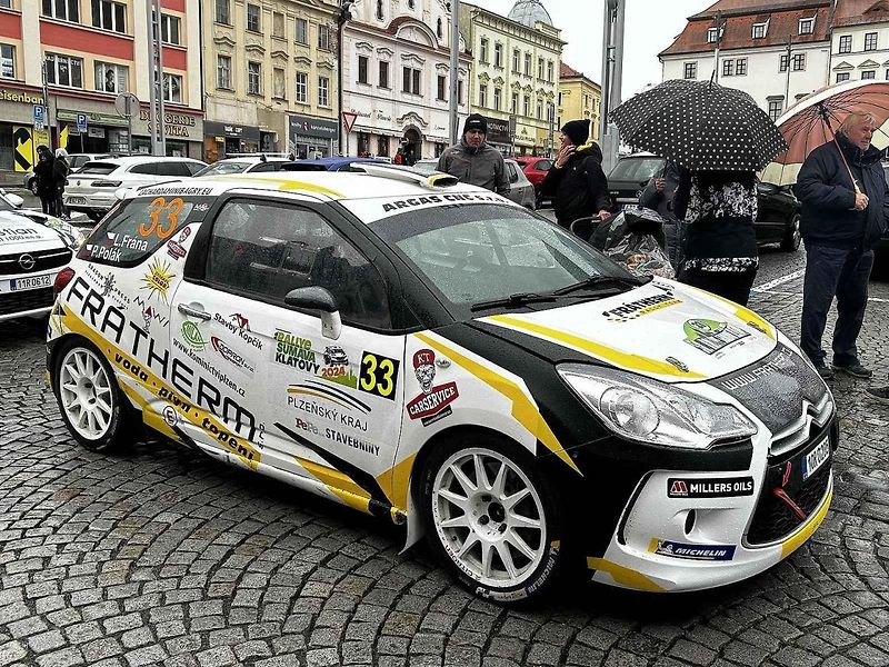 Tragédie, která se odehrála v rámci 58. ročníku Rallye Šumava, kdy po nehodě zemřela navigátorka Alena Krejčíková (41), nezasáhla jen příznivce rallye, ale její kamarády, jelikož byla na Klatovsku doma.