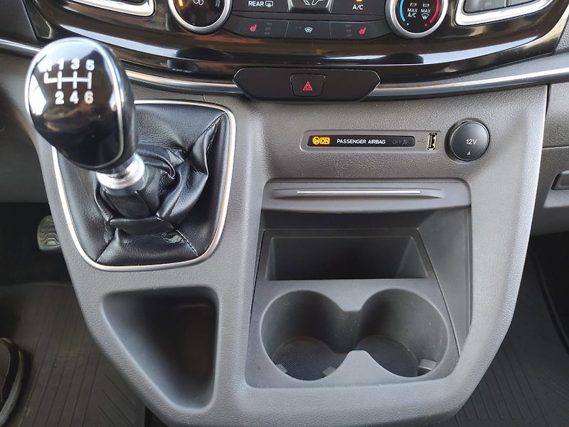 Ford Tourneo Custom (2022) 2,0 EcoBlue 110kW/150k L2 TITA - fotka 13 z 16