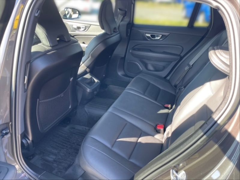 Volvo V60 2,0 B3 Core AT - fotka 8 z 11