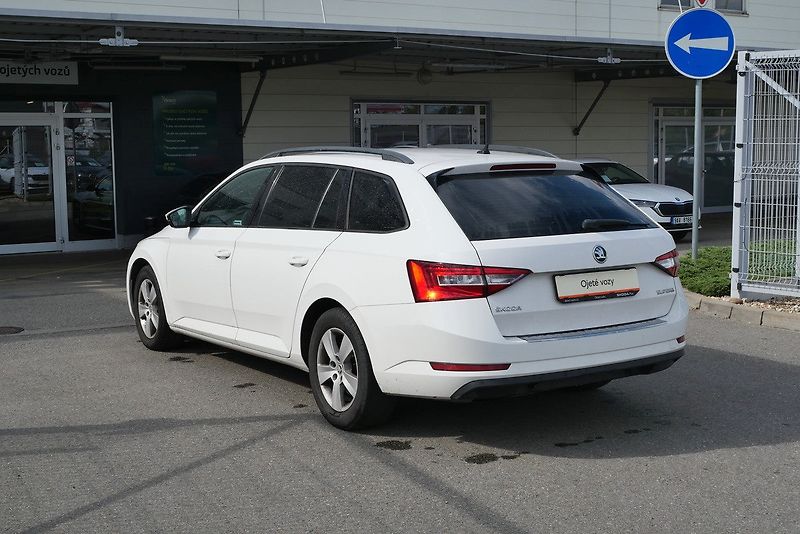Škoda Superb - fotka 4 z 6