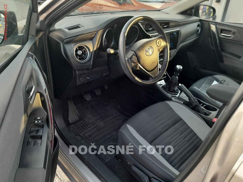 Toyota Auris (2015) 1.6vvti, ČR, autoAC - fotka 3 z 3