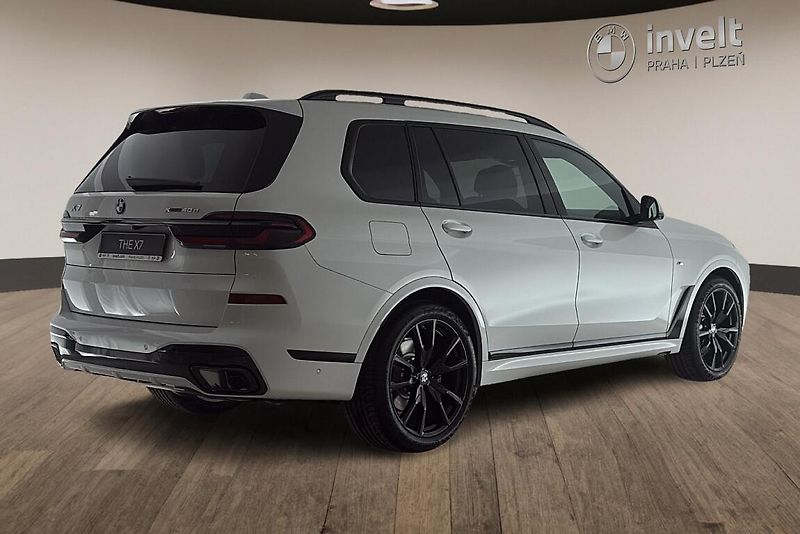 BMW X7 xDrive40d - fotka 3 z 25