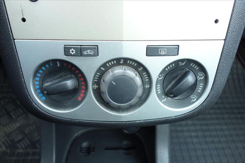 Opel Corsa 1,2 i, ČR, SERVIS.KN., KLIMA. - fotka 23 z 33