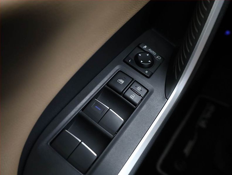 Toyota RAV4 (2019) 2.5 Hybrid - fotka 18 z 19