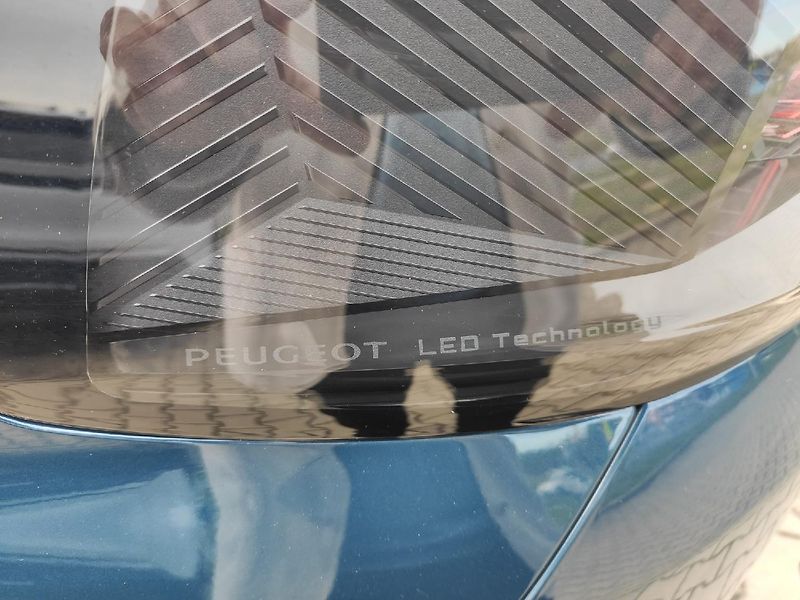 Peugeot 5008 (2021) ALLURE 1.2 MAN6 130k TZ DPH - fotka 30 z 34