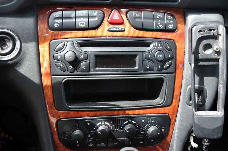 Mercedes-Benz Třídy C 220CDi 105kW KOMBI Automat - fotka 12 z 15
