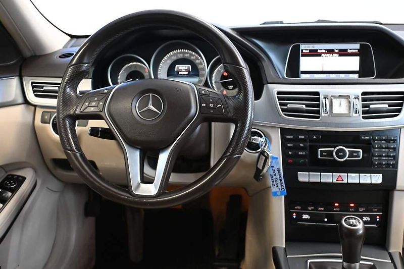 Mercedes-Benz Třídy E (2014) 2.2 250T Avantgarde LED CDI - fotka 13 z 26
