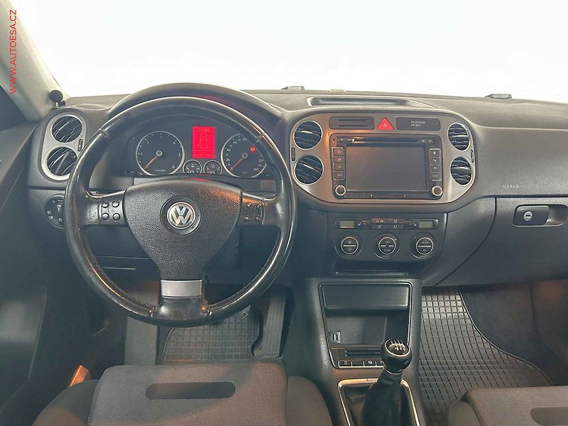 Volkswagen Tiguan (2011) 2.0TDi, DSG - fotka 8 z 15