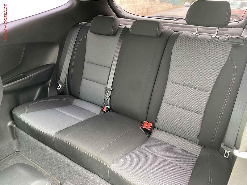 Hyundai i30 (2013) 1.4 CVVT, AC, park.čidla - fotka 10 z 14
