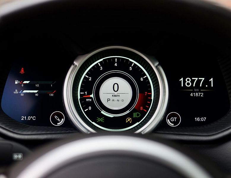 Aston Martin DB11 (2020) 4.0 V8 375KW - fotka 36 z 45