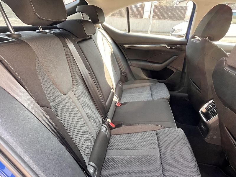 Škoda Octavia 2.0 TDI DSG Style, 1.majitel - fotka 25 z 29