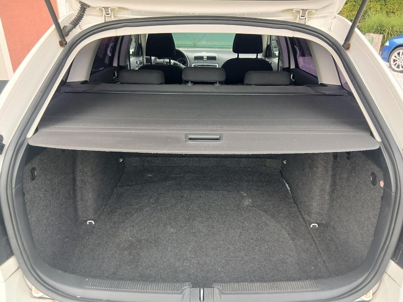 Škoda Octavia 1.6i KLIMA - fotka 13 z 32
