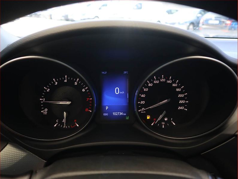 Toyota Avensis (2018) 1.8 Valvematic, Automat - fotka 11 z 20