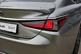 Lexus ES 300h ZLEVNĚNO 2,5 HSD LIMITED EDITI - náhled 41
